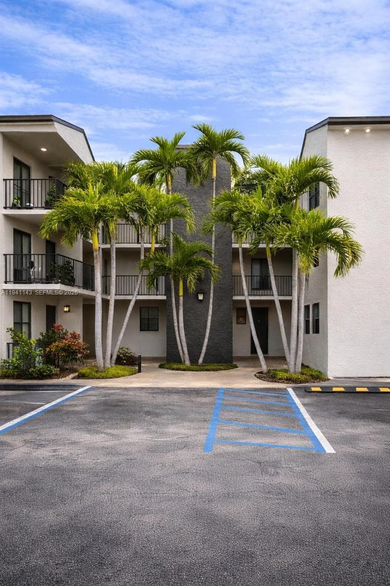 Guernica Condo, Miami, FL — 1