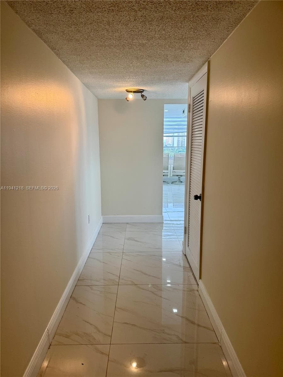18041 Biscayne Blvd *BOAT SLIP & UNIT* # 1605, Aventura FL 33160 — 23