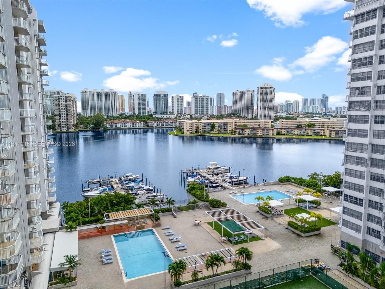 18041 Biscayne Blvd *BOAT SLIP & UNIT* # 1605, Aventura FL 33160 — 52