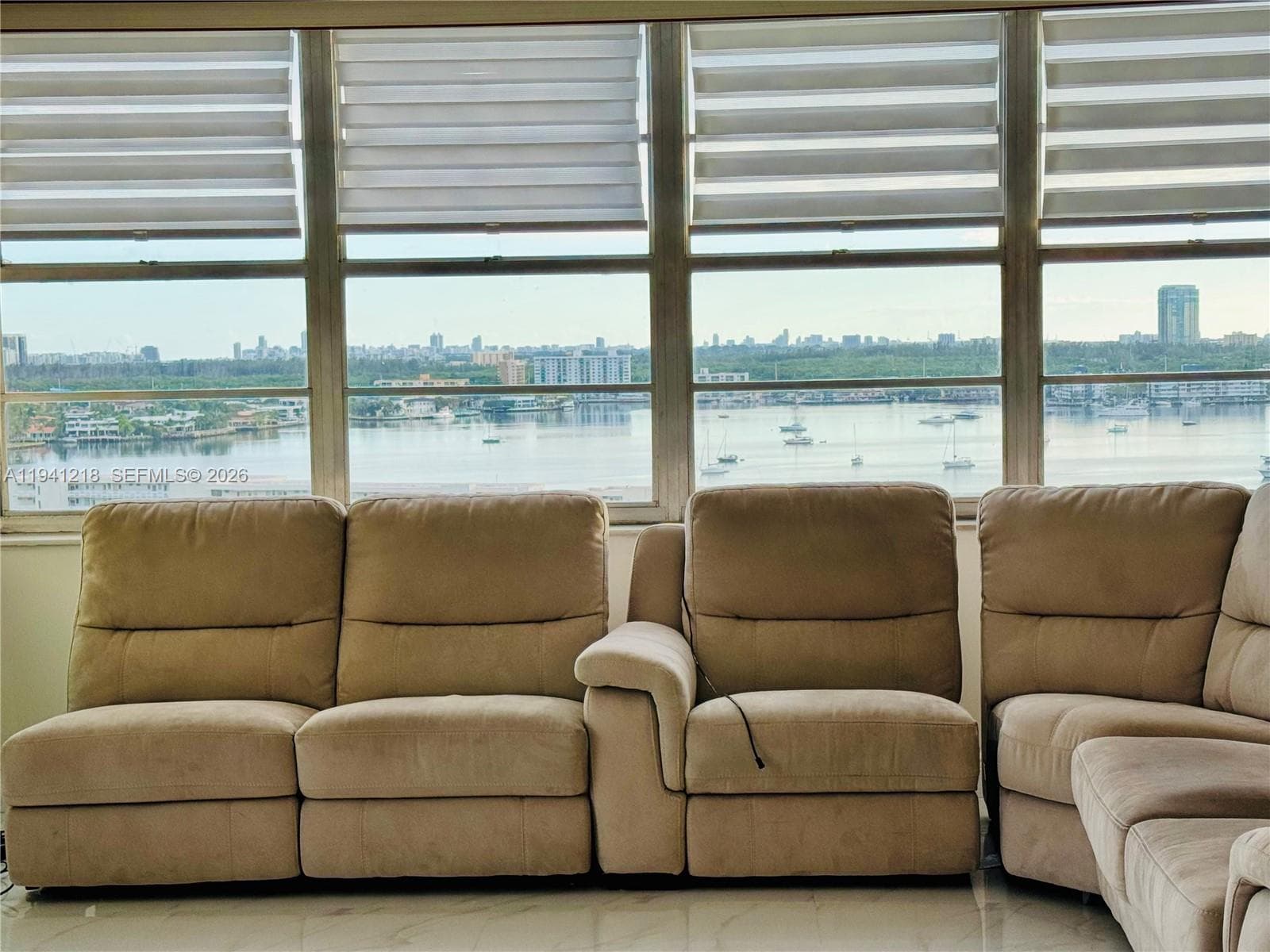 18041 Biscayne Blvd *BOAT SLIP & UNIT* # 1605, Aventura FL 33160 — 17