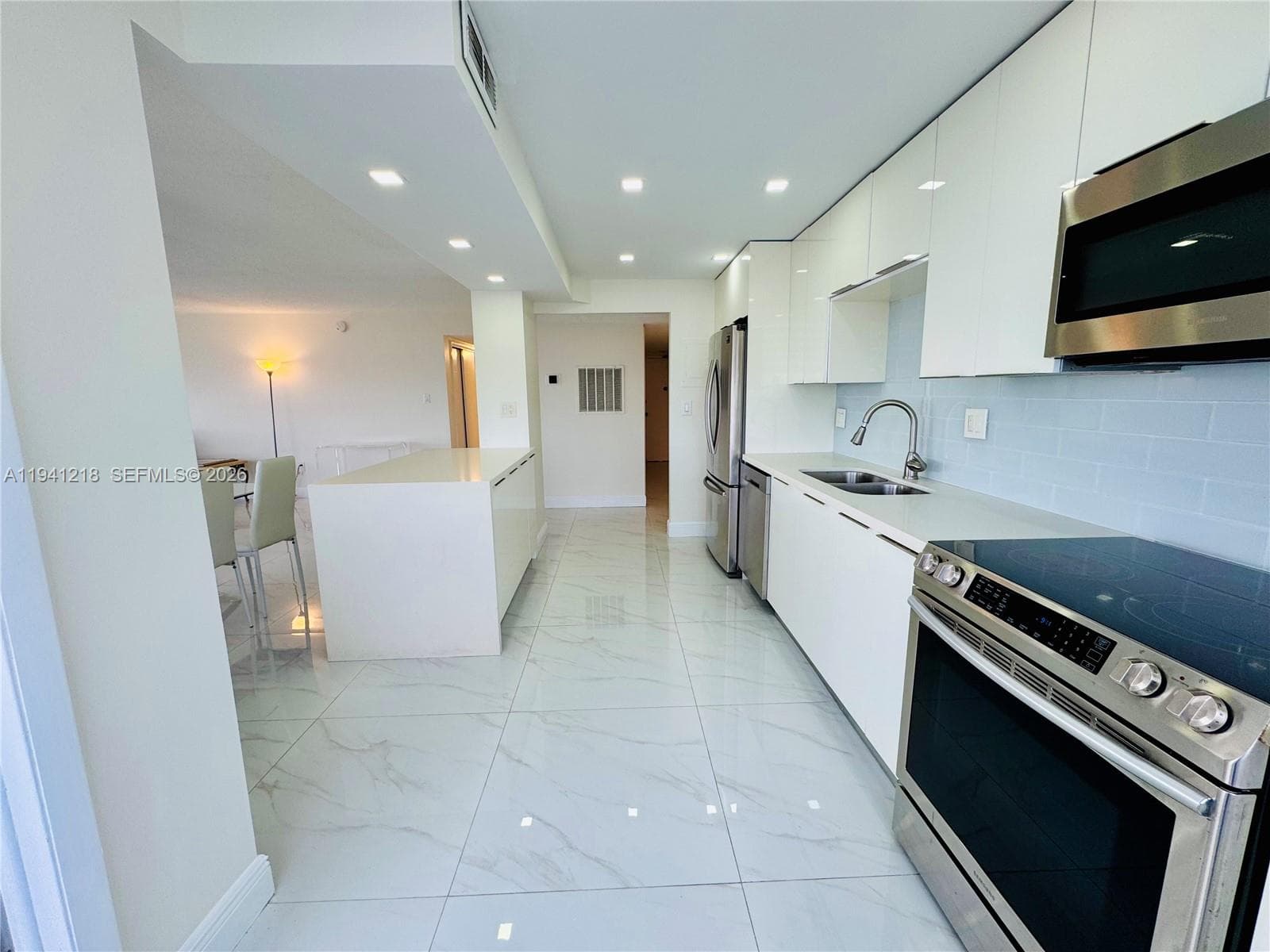18041 Biscayne Blvd *BOAT SLIP & UNIT* # 1605, Aventura FL 33160 — 12