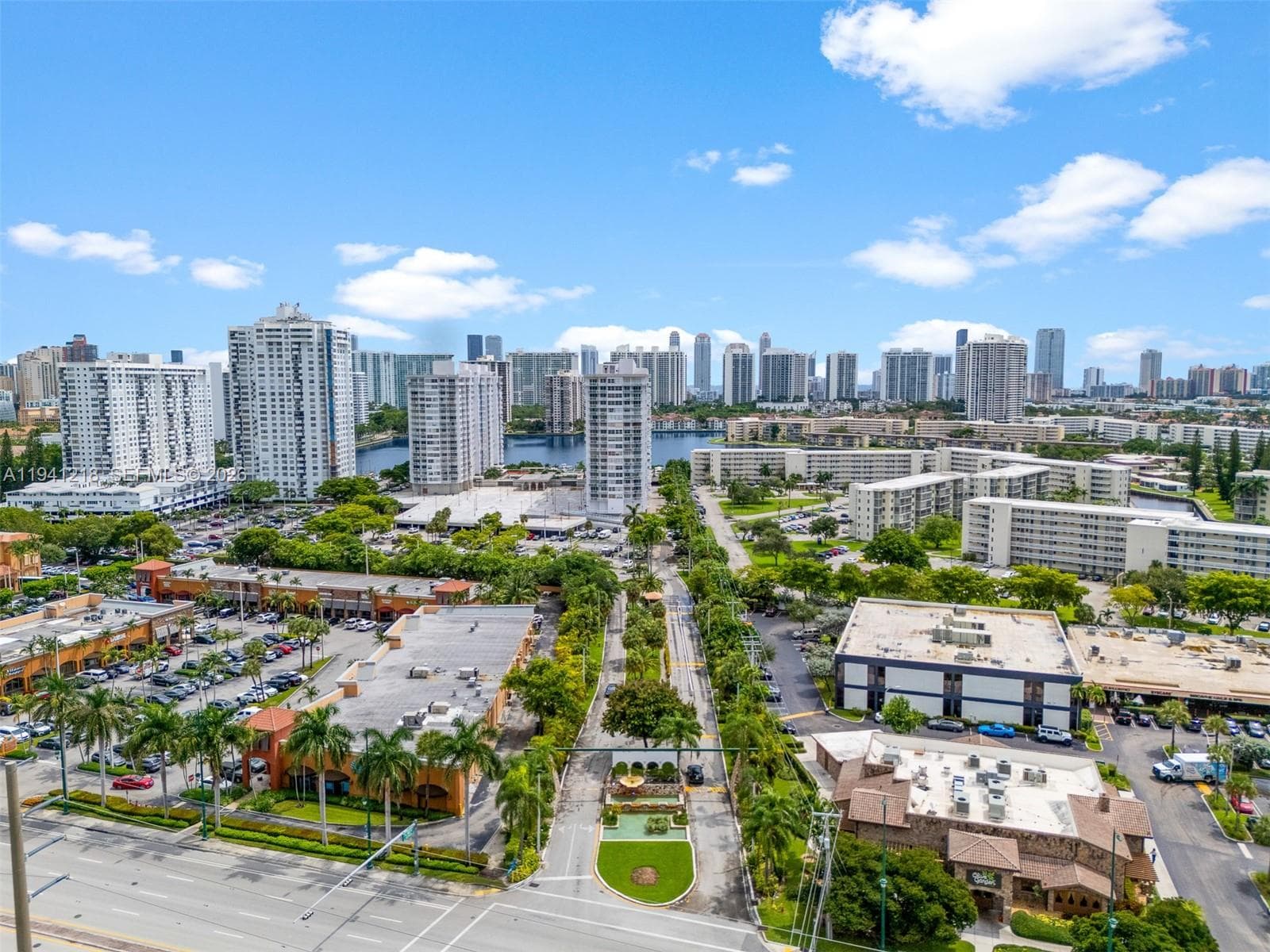 18041 Biscayne Blvd *BOAT SLIP & UNIT* # 1605, Aventura FL 33160 — 57