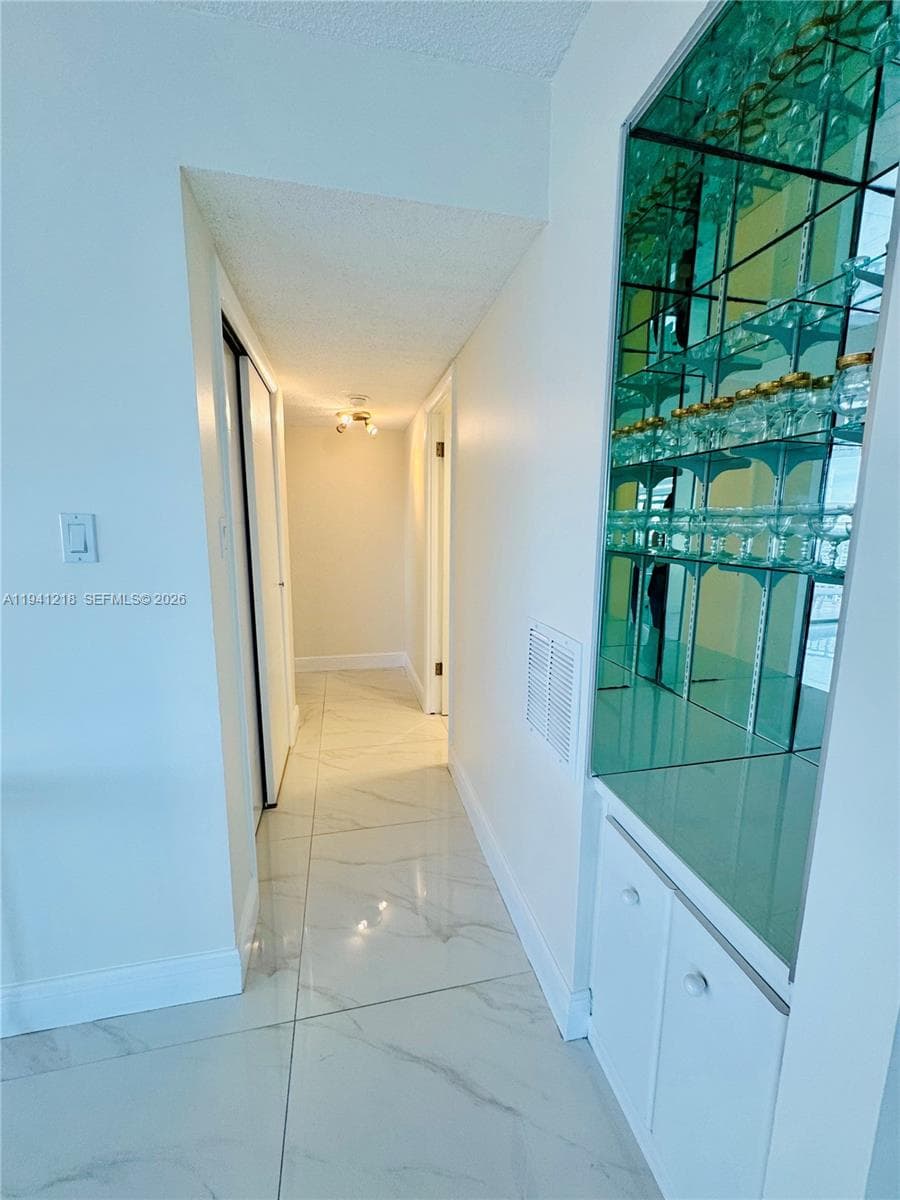 18041 Biscayne Blvd *BOAT SLIP & UNIT* # 1605, Aventura FL 33160 — 22