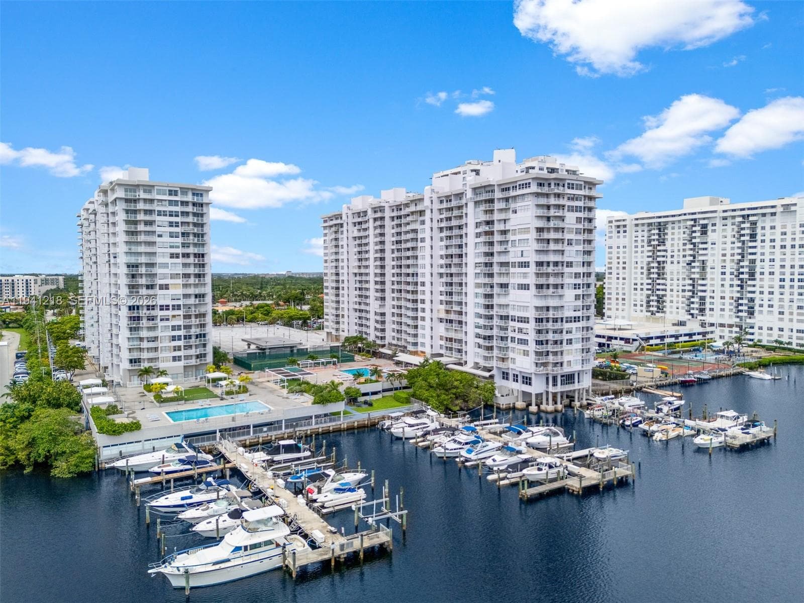 18041 Biscayne Blvd *BOAT SLIP & UNIT* # 1605, Aventura FL 33160 — 1