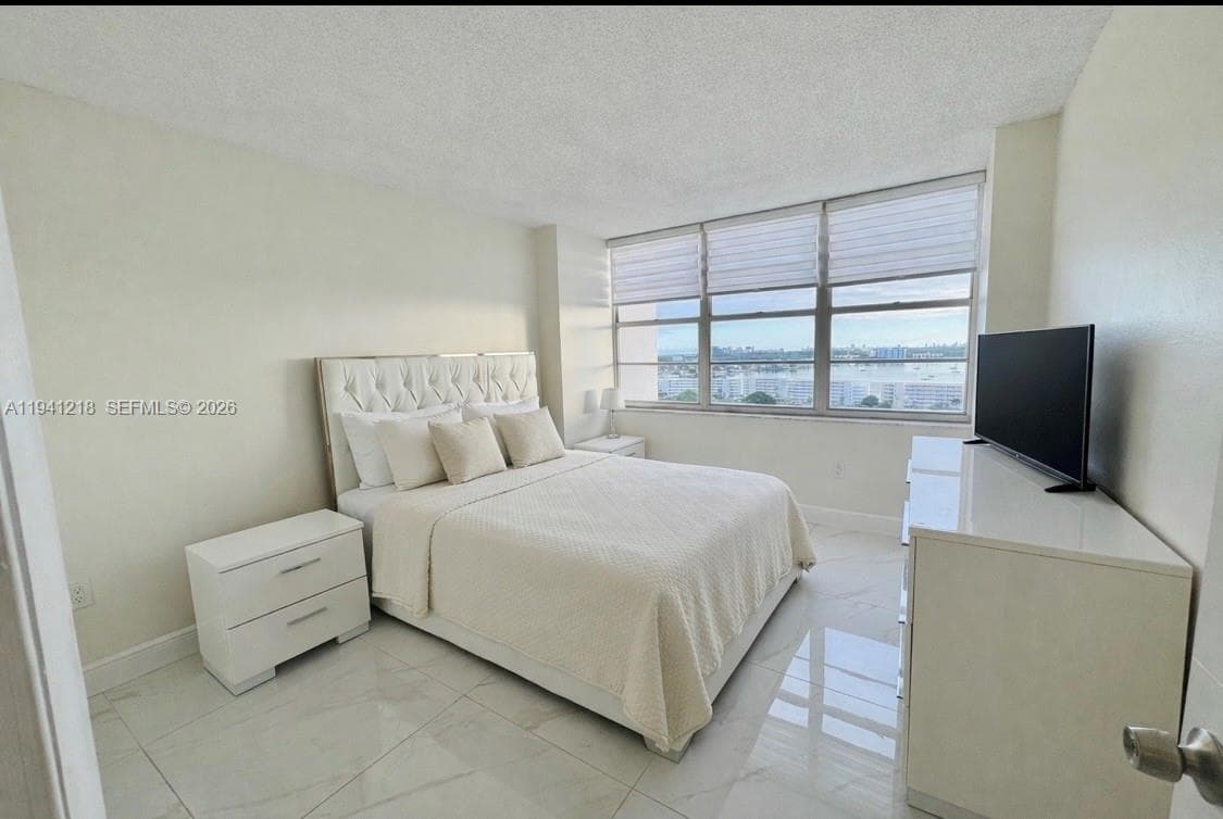 18041 Biscayne Blvd *BOAT SLIP & UNIT* # 1605, Aventura FL 33160 — 28