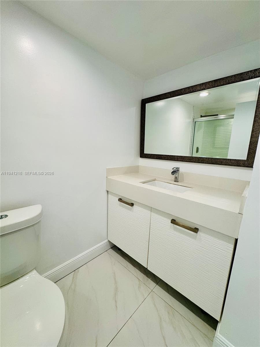 18041 Biscayne Blvd *BOAT SLIP & UNIT* # 1605, Aventura FL 33160 — 24