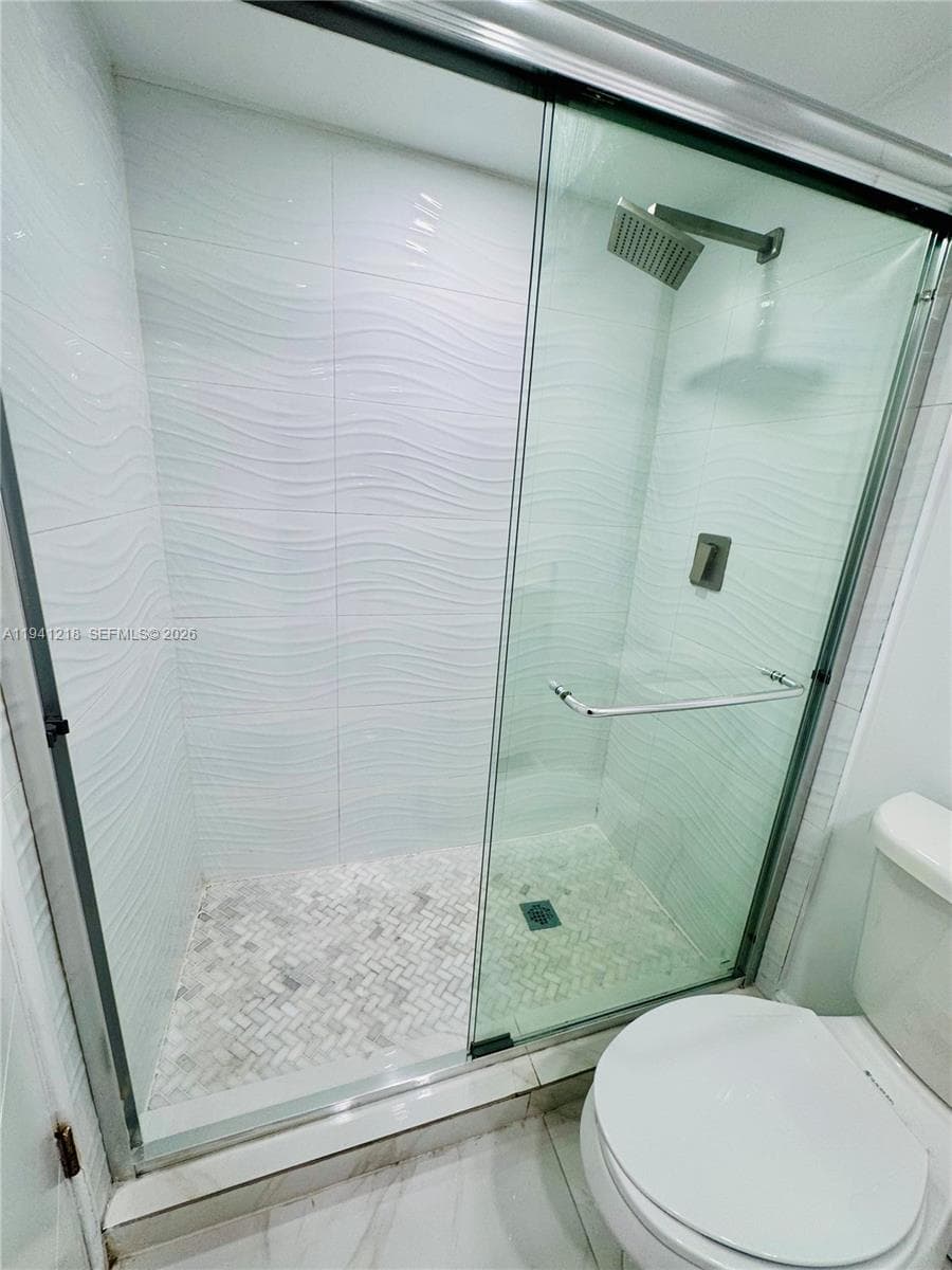 18041 Biscayne Blvd *BOAT SLIP & UNIT* # 1605, Aventura FL 33160 — 30