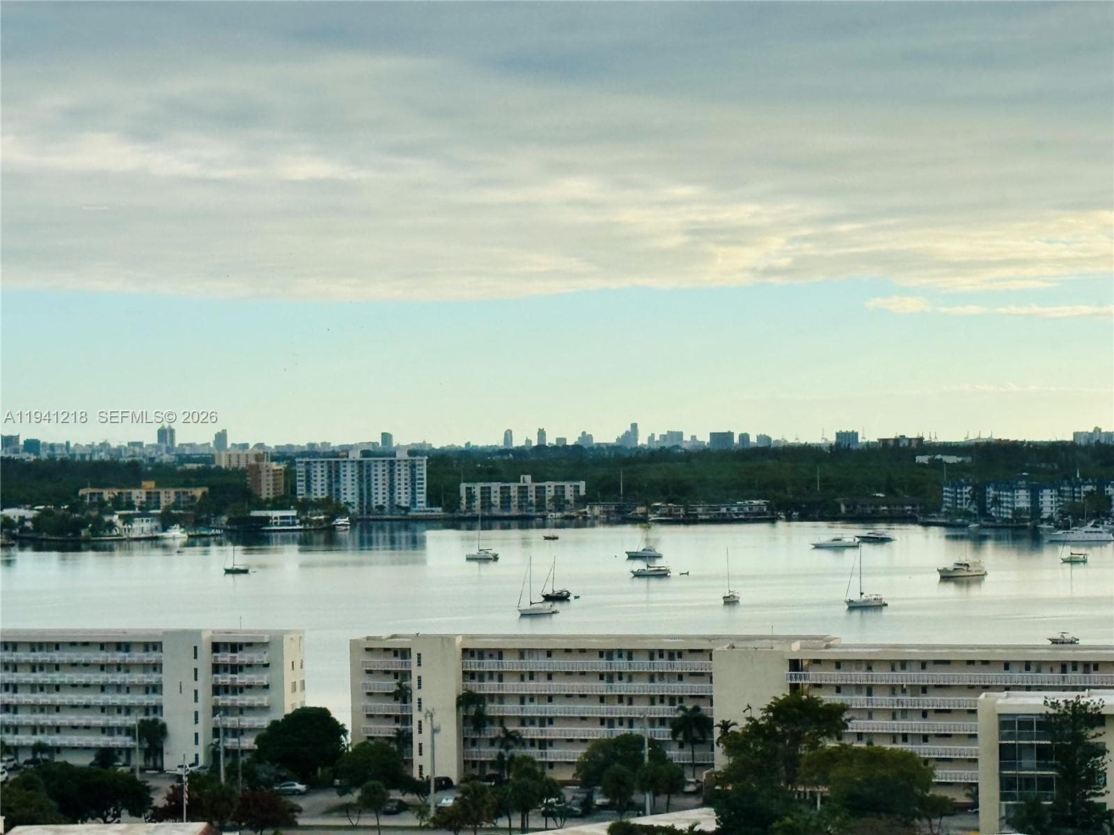 18041 Biscayne Blvd *BOAT SLIP & UNIT* # 1605, Aventura FL 33160 — 33