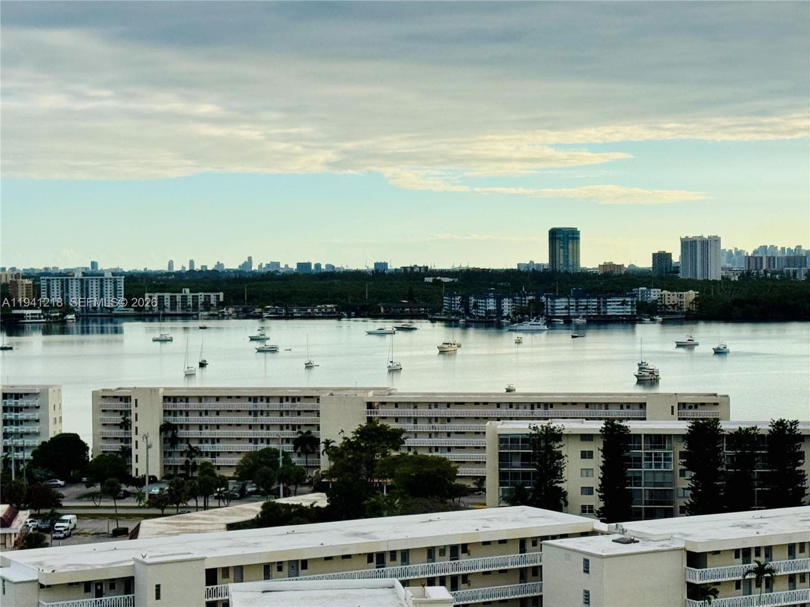 18041 Biscayne Blvd *BOAT SLIP & UNIT* # 1605, Aventura FL 33160 — 18