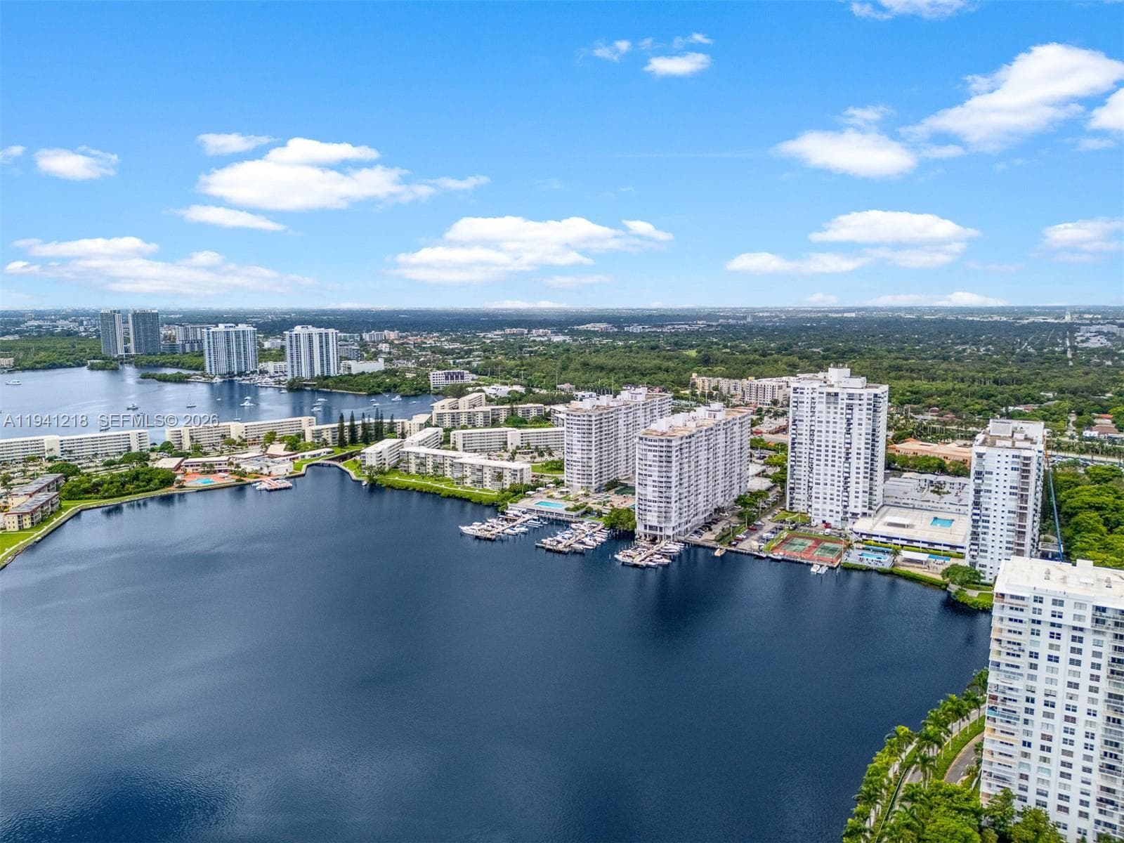 18041 Biscayne Blvd *BOAT SLIP & UNIT* # 1605, Aventura FL 33160 — 55
