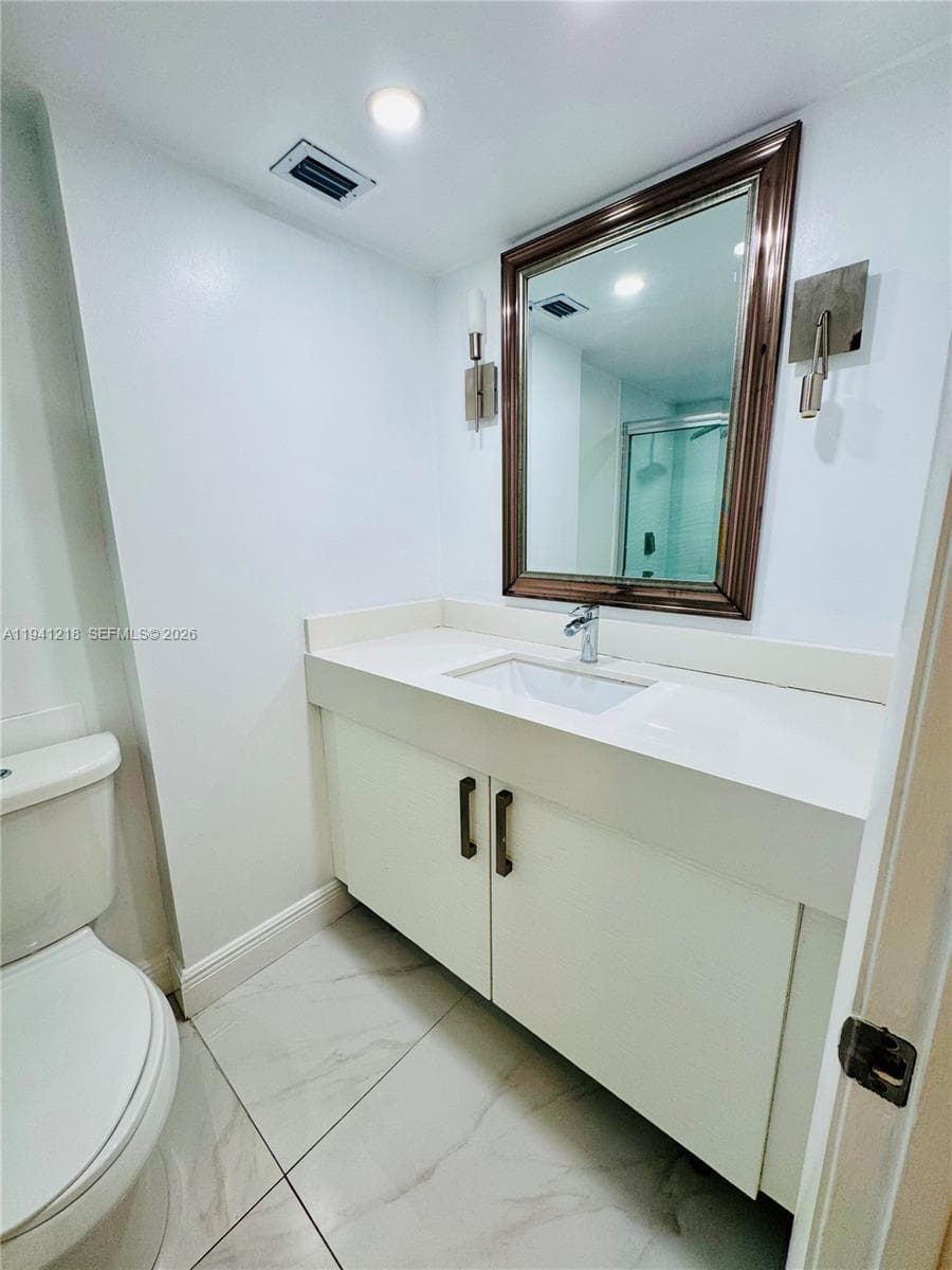 18041 Biscayne Blvd *BOAT SLIP & UNIT* # 1605, Aventura FL 33160 — 29
