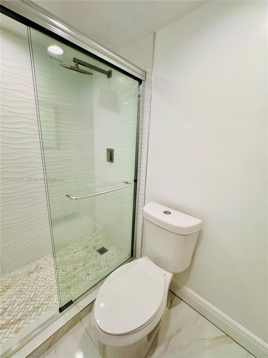 18041 Biscayne Blvd *BOAT SLIP & UNIT* # 1605, Aventura FL 33160 — 25