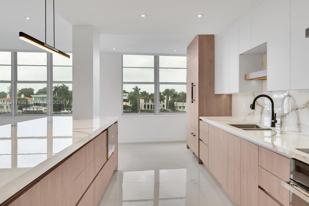 Ashley Apartments Condomi, Miami Beach, FL — 2