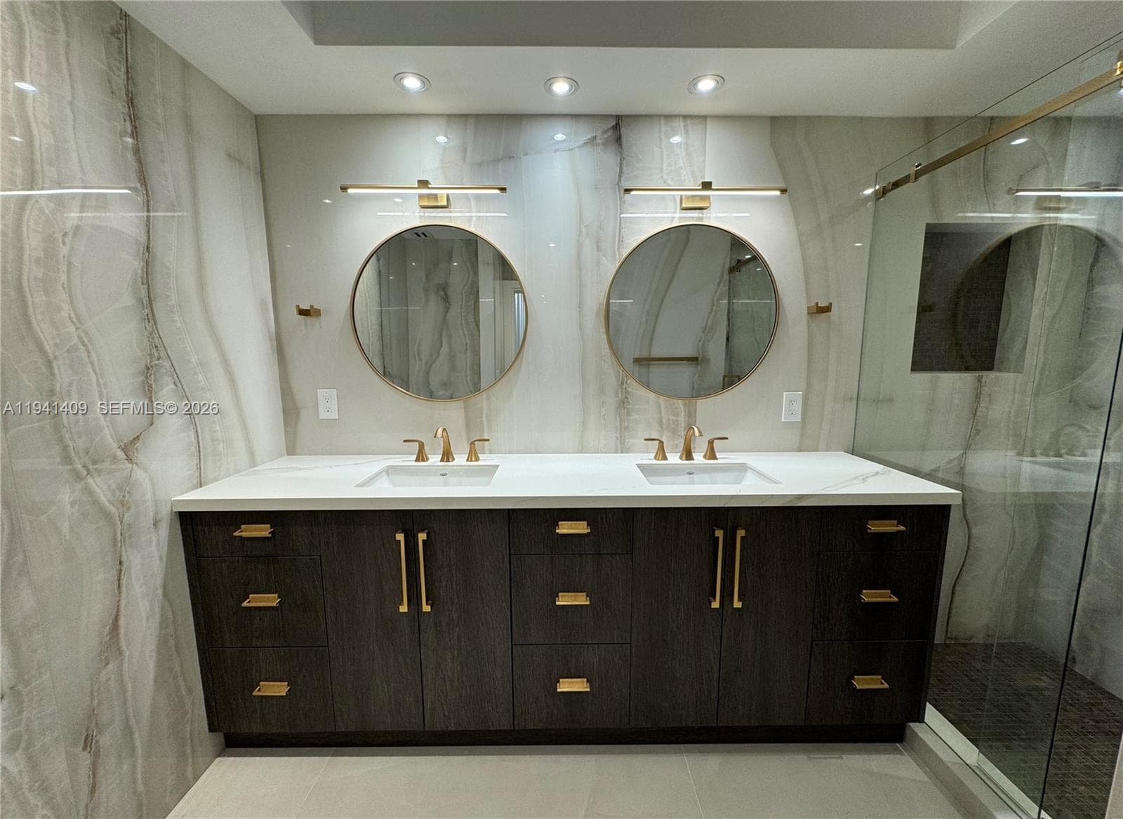 Ashley Apartments Condomi, Miami Beach, FL — 32