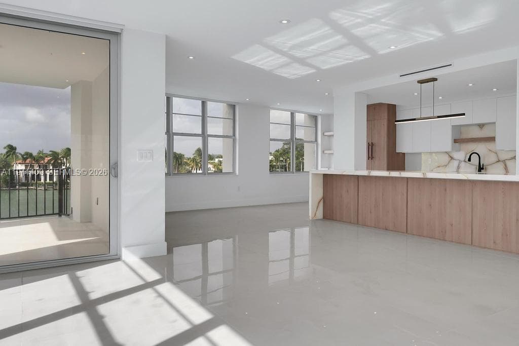 Ashley Apartments Condomi, Miami Beach, FL — 5
