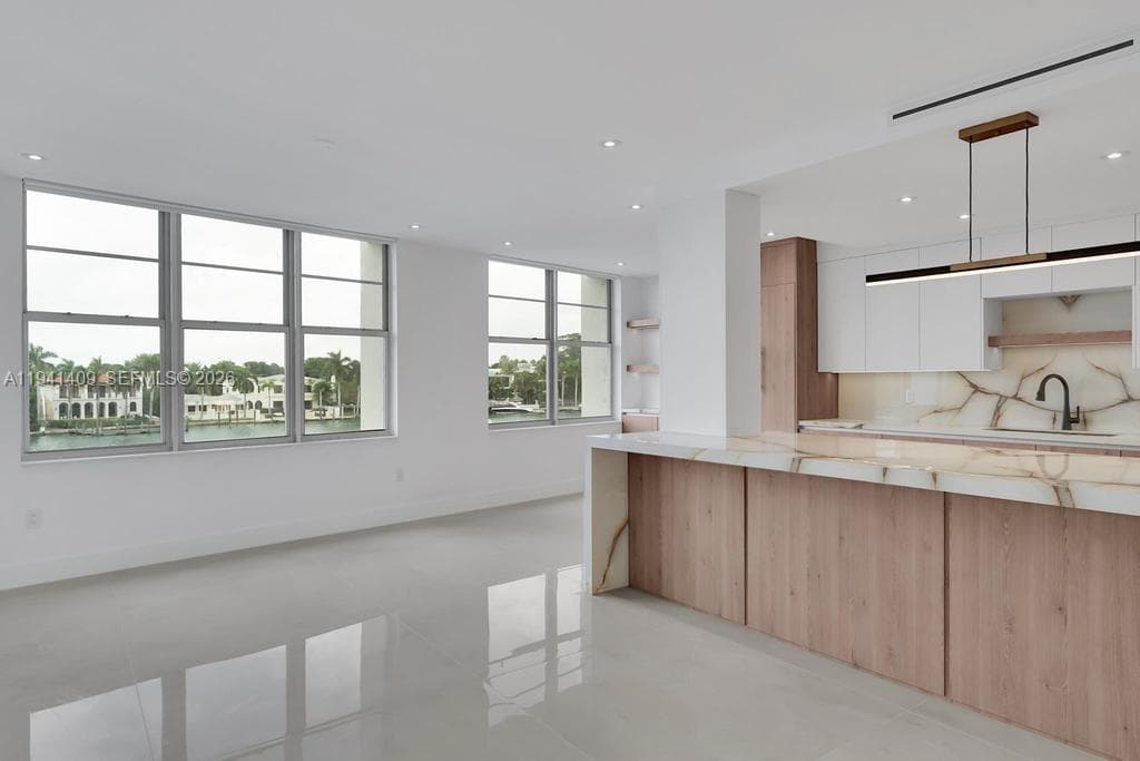Ashley Apartments Condomi, Miami Beach, FL — 4