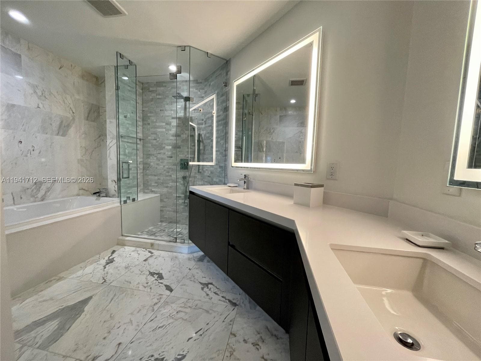 851 NE 1st Ave # 3606, Miami FL 33132 — 13