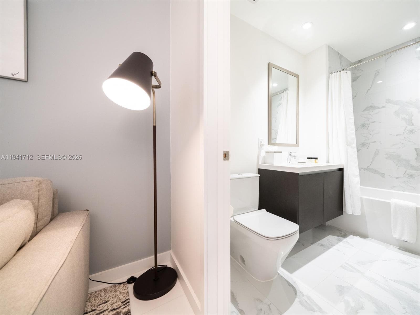 851 NE 1st Ave # 3606, Miami FL 33132 — 16