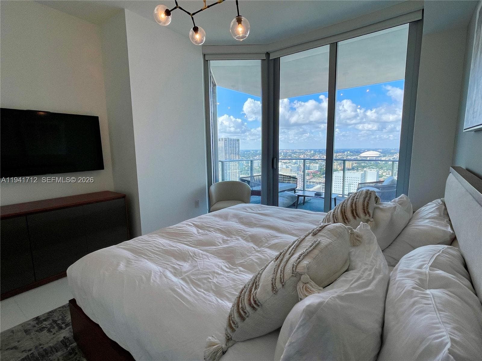 851 NE 1st Ave # 3606, Miami FL 33132 — 11