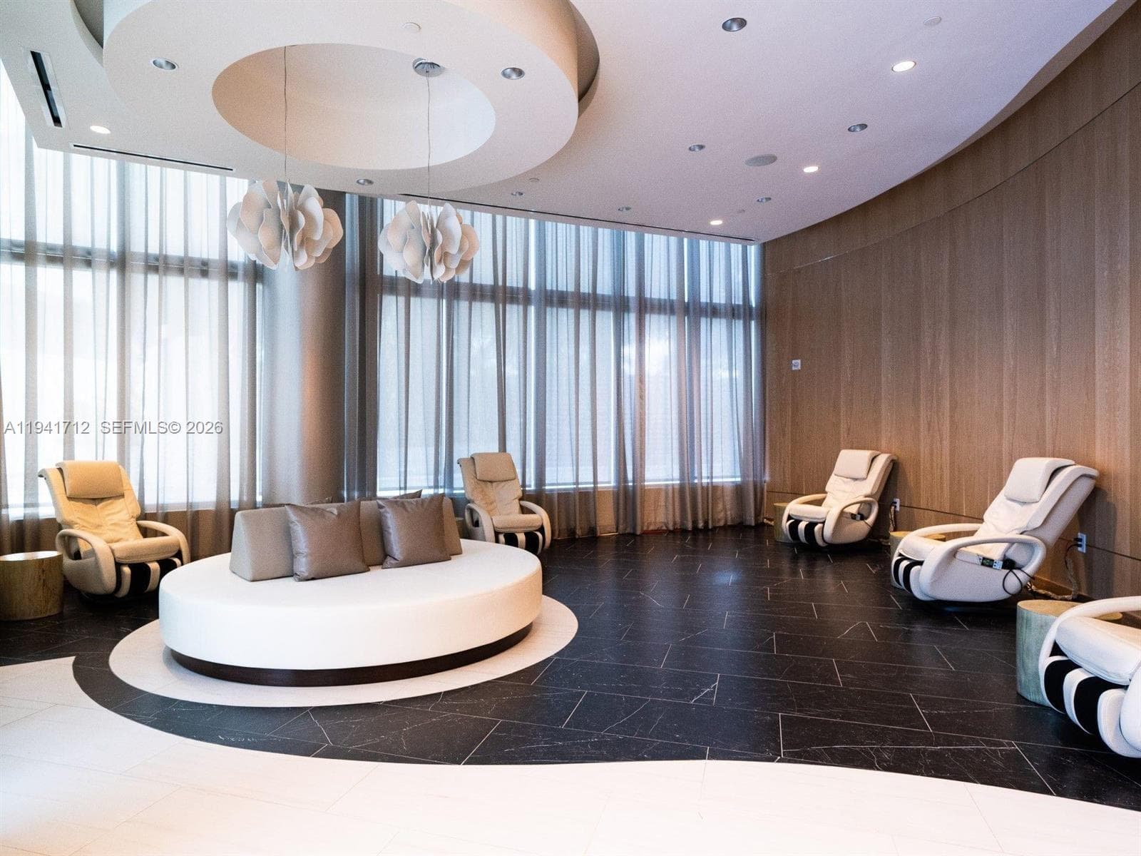 851 NE 1st Ave # 3606, Miami FL 33132 — 40