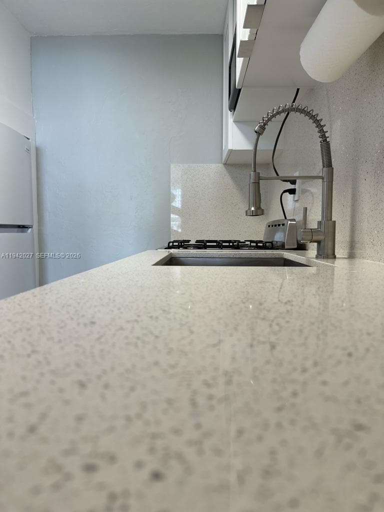 6484 Indian Creek Dr # 220, Miami Beach FL 33141 — 8