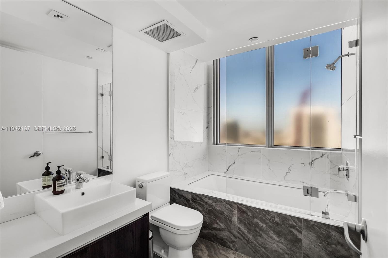 1100 Biscayne Blvd # 2907, Miami FL 33132 — 16