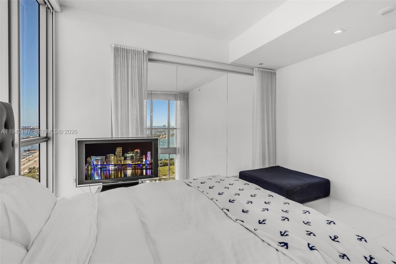 1100 Biscayne Blvd # 2907, Miami FL 33132 — 22