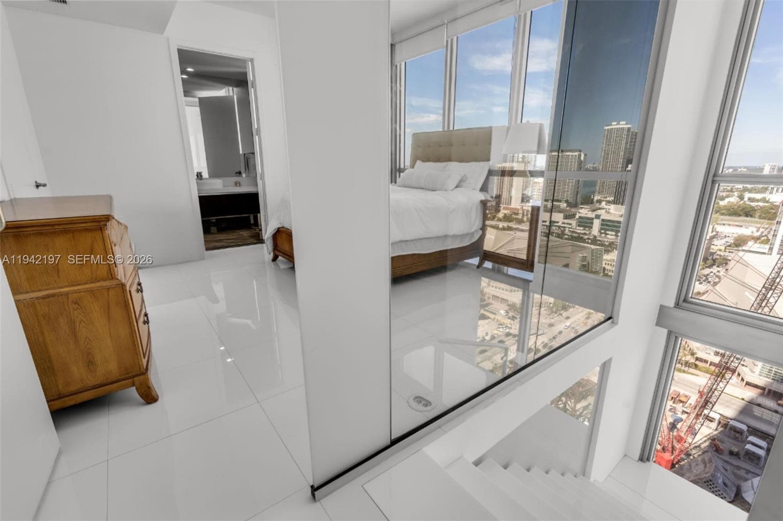1100 Biscayne Blvd # 2907, Miami FL 33132 — 30