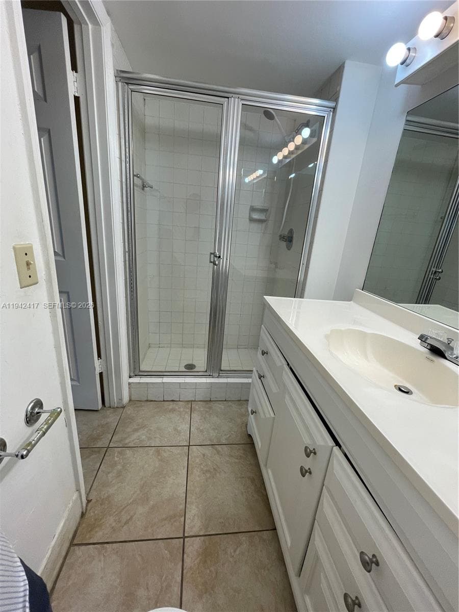 426 NE 210th Cir Ter # 2, Miami FL 33179 — 23