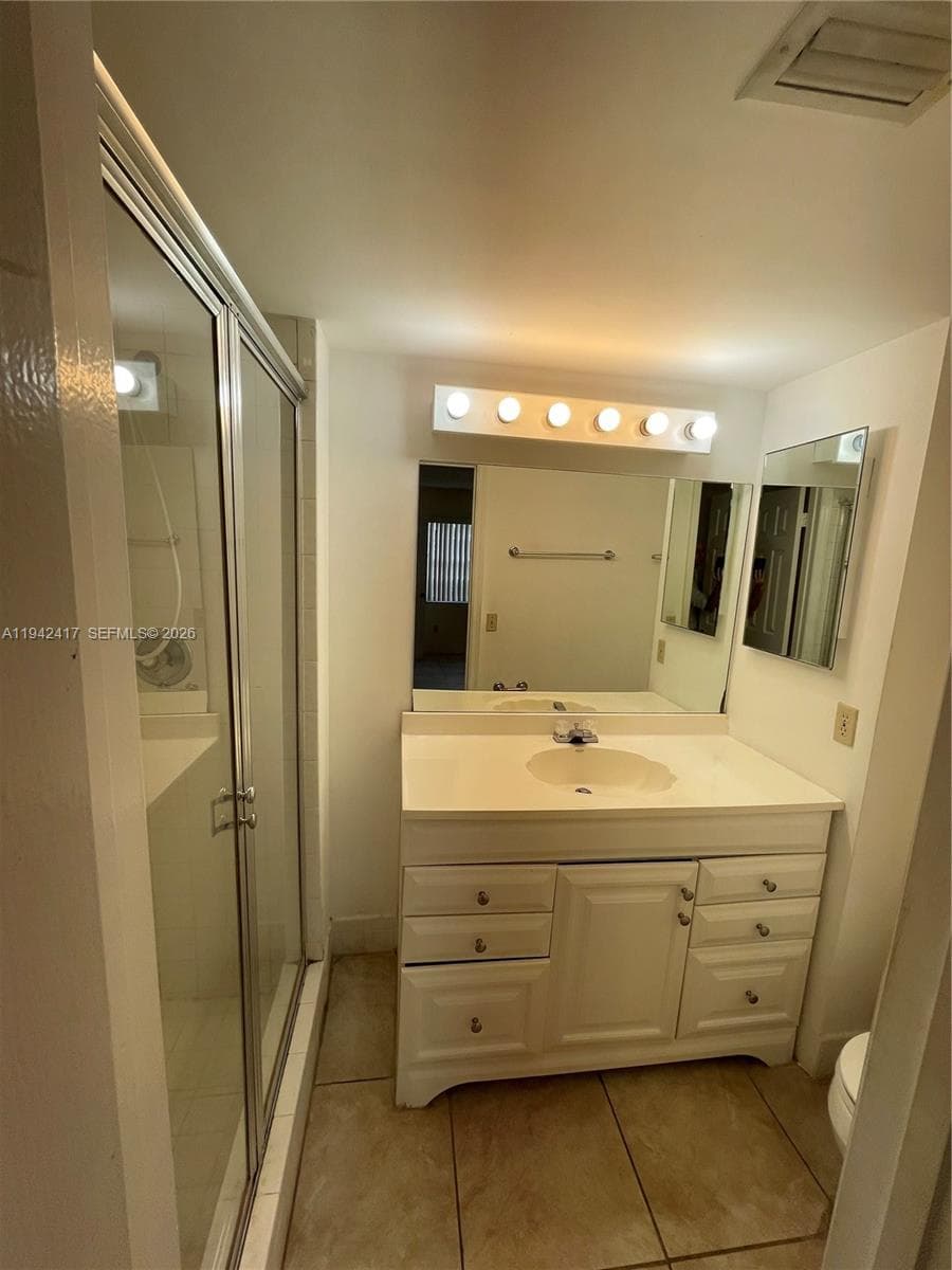 426 NE 210th Cir Ter # 2, Miami FL 33179 — 22