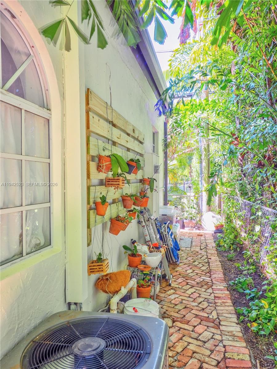 1229 Sorolla Ave, Coral Gables FL 33134 — 84