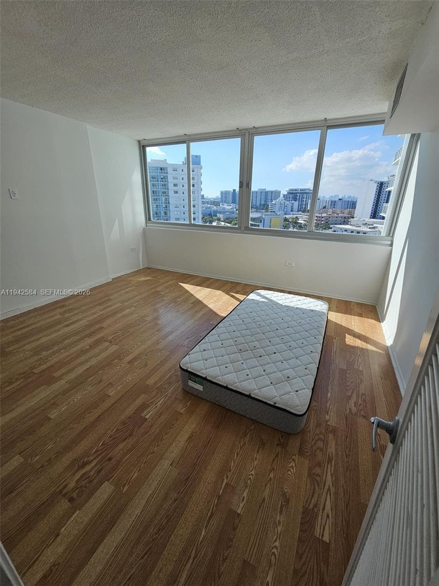 7135 Collins Ave # 1011, Miami Beach FL 33141 — 9