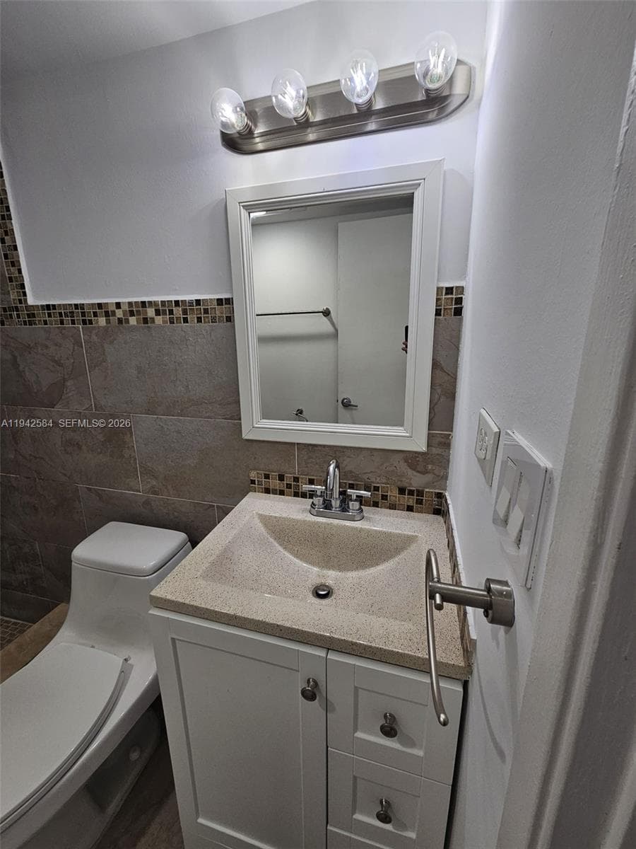 7135 Collins Ave # 1011, Miami Beach FL 33141 — 18