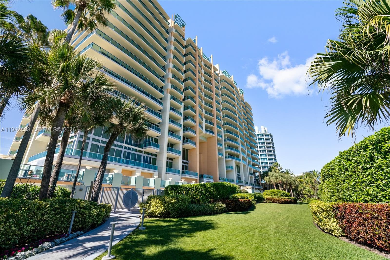 1455 Ocean Dr # 1009, Miami Beach FL 33139 — 23