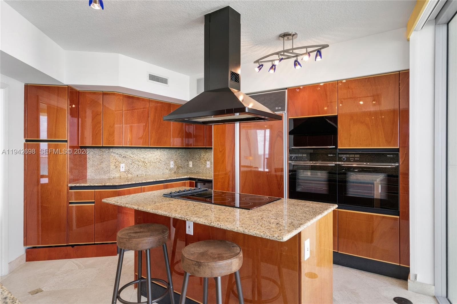1455 Ocean Dr # 1009, Miami Beach FL 33139 — 76