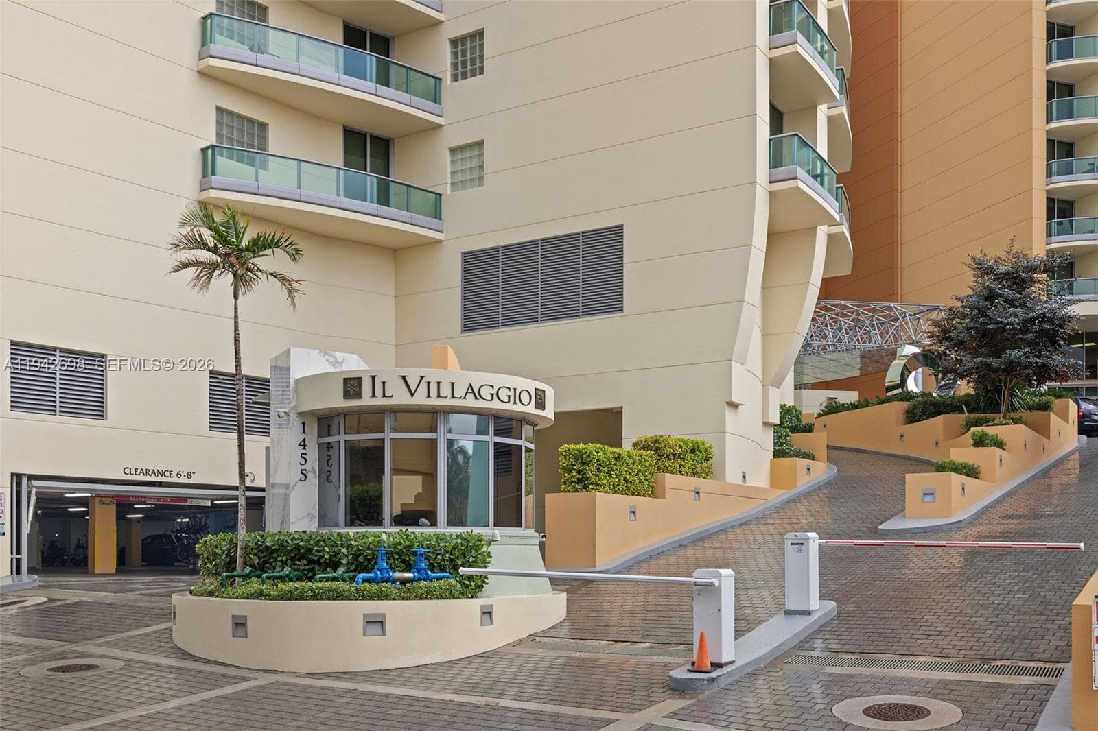 1455 Ocean Dr # 1009, Miami Beach FL 33139 — 98