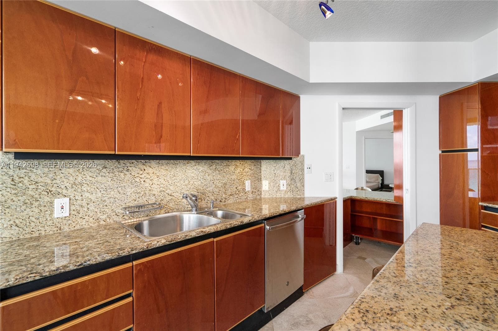 1455 Ocean Dr # 1009, Miami Beach FL 33139 — 77