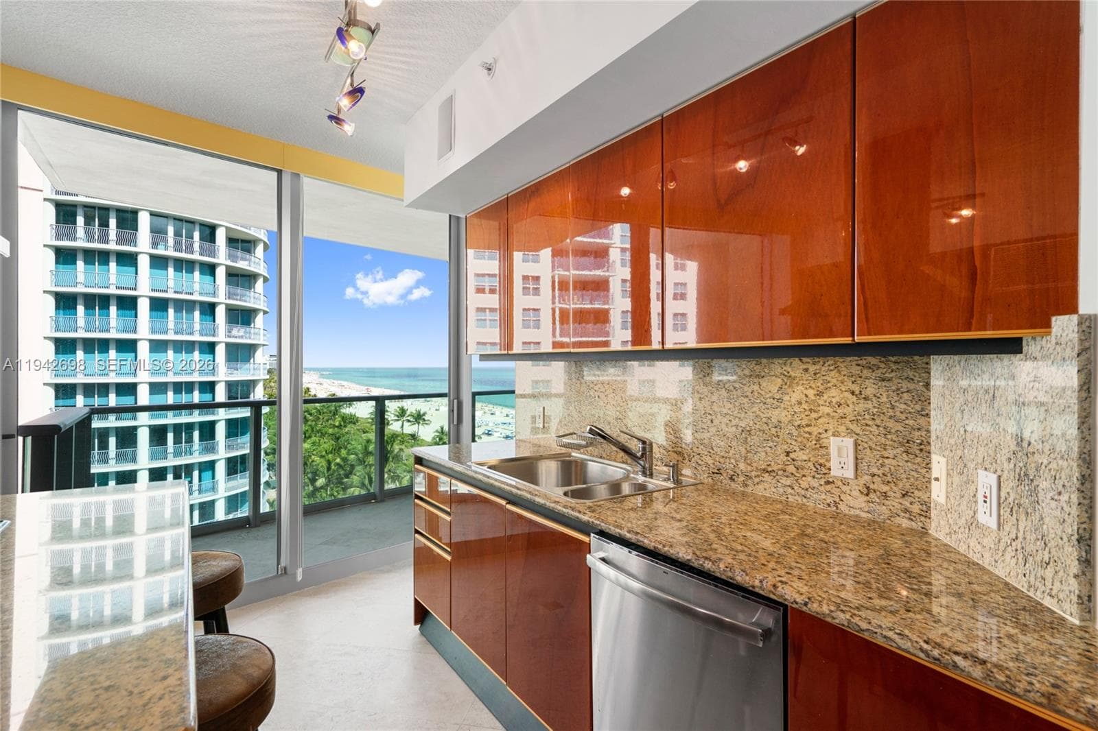 1455 Ocean Dr # 1009, Miami Beach FL 33139 — 80