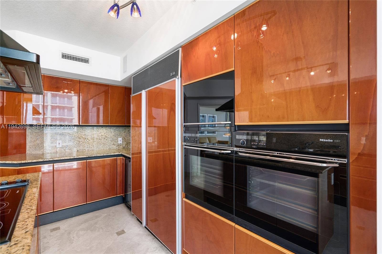 1455 Ocean Dr # 1009, Miami Beach FL 33139 — 84