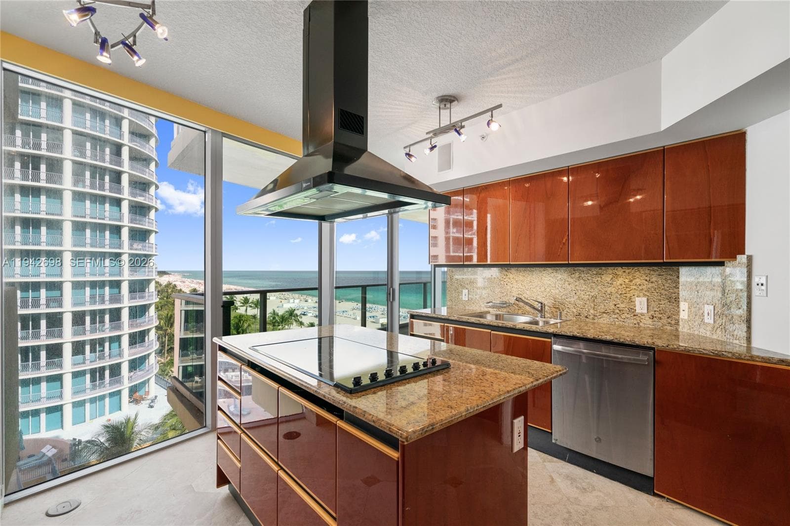 1455 Ocean Dr # 1009, Miami Beach FL 33139 — 81
