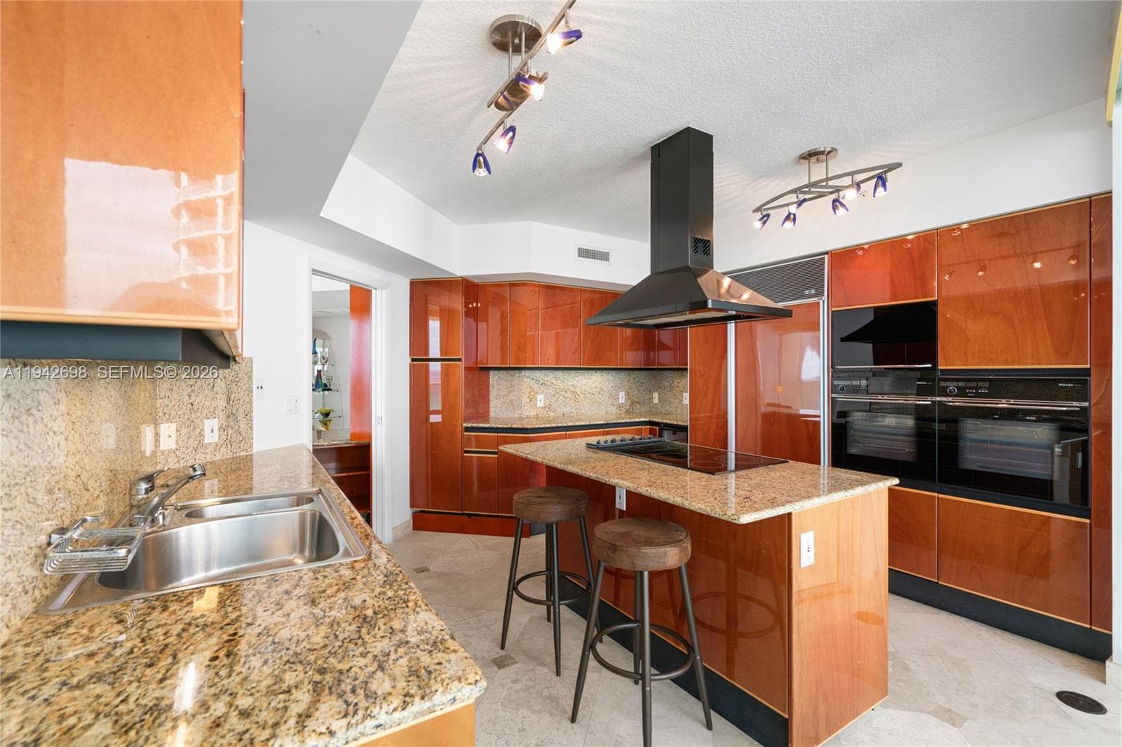 1455 Ocean Dr # 1009, Miami Beach FL 33139 — 75