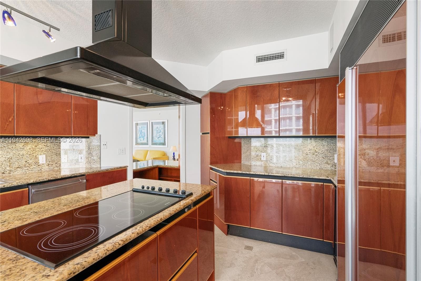 1455 Ocean Dr # 1009, Miami Beach FL 33139 — 83
