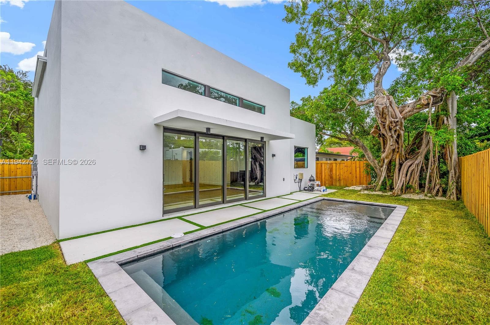 326 NW 40th St, Miami FL 33127 — 33