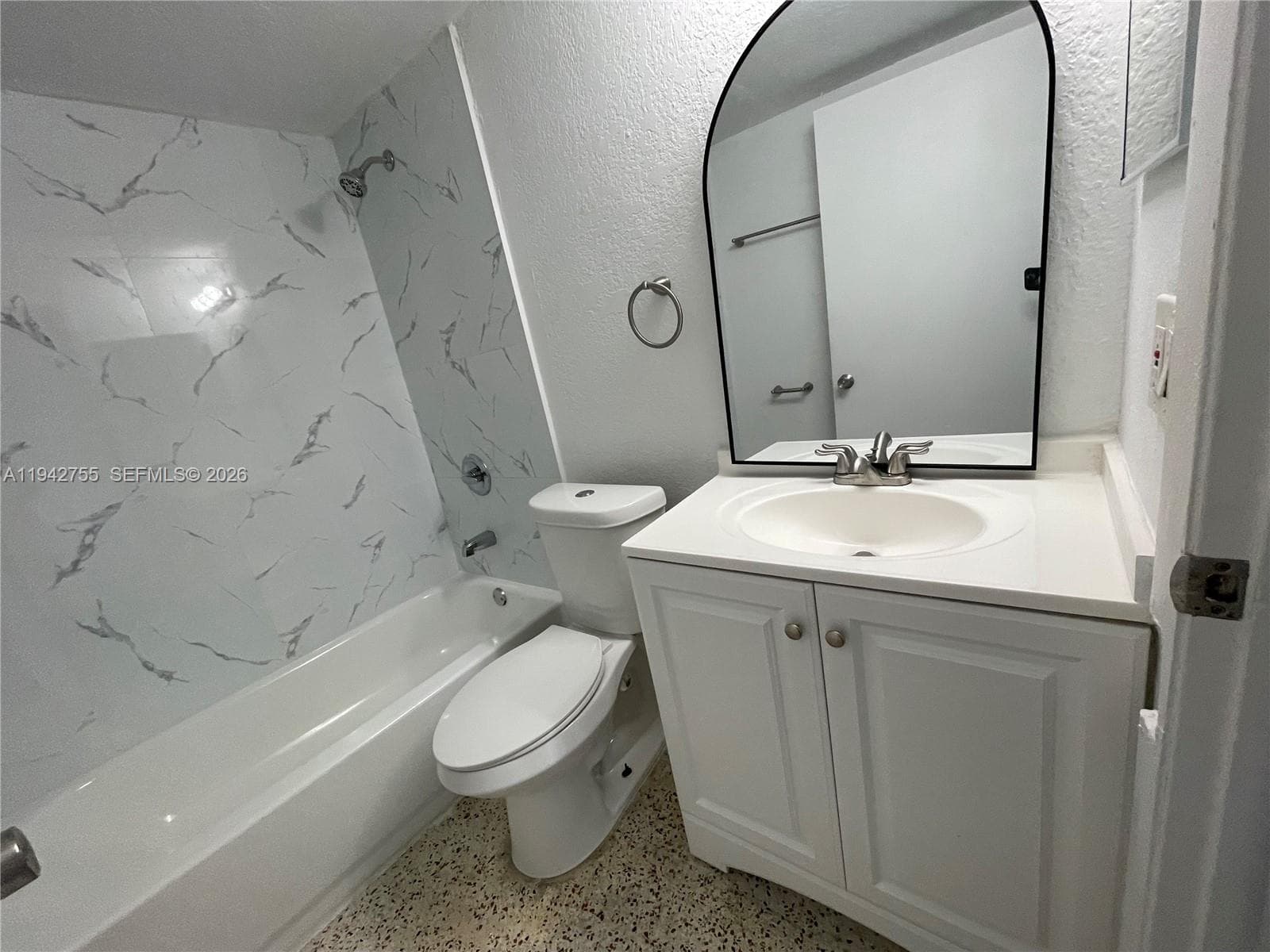 142 SW 18th Ave # 19, Miami FL 33135 — 33