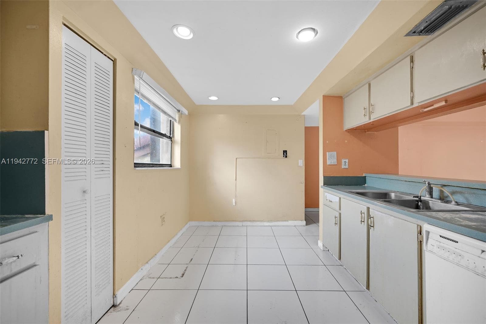 9907 NW 9th St Cir # 20, Miami FL 33172 — 23