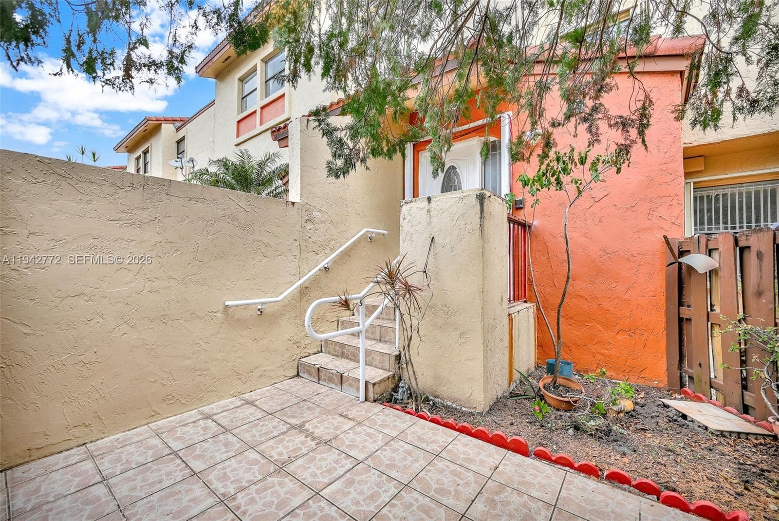 9907 NW 9th St Cir # 20, Miami FL 33172 — 6