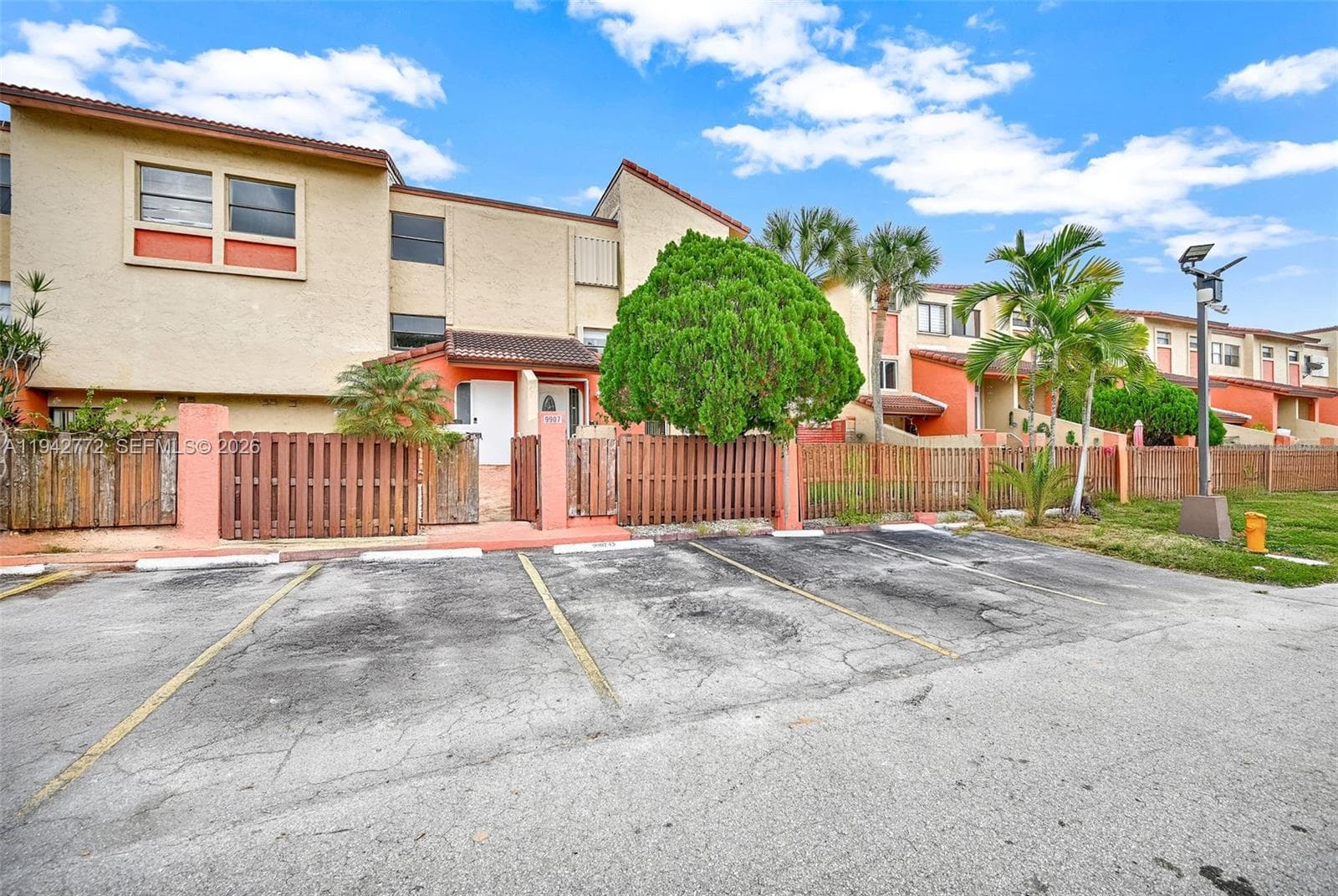 9907 NW 9th St Cir # 20, Miami FL 33172 — 3