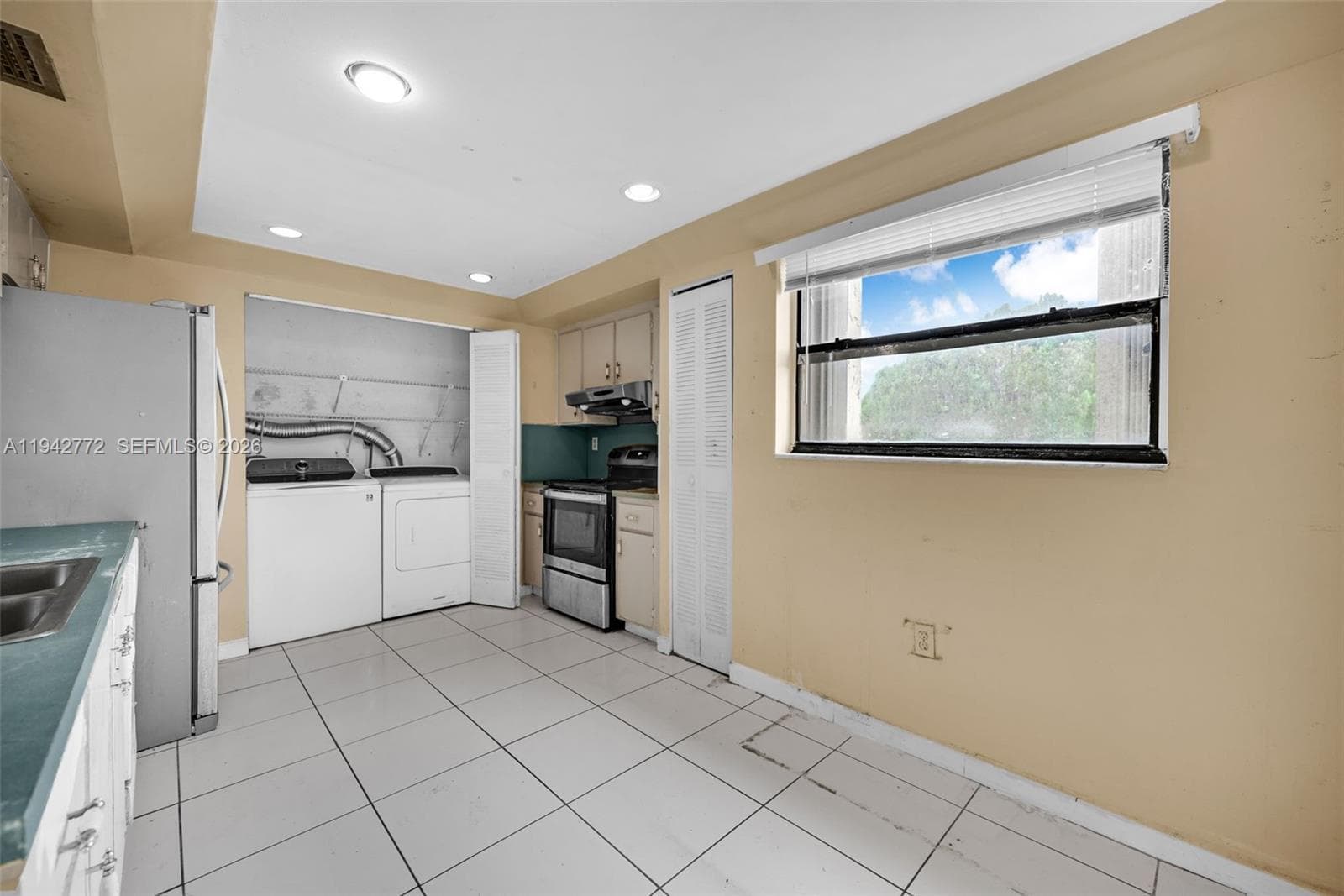 9907 NW 9th St Cir # 20, Miami FL 33172 — 18
