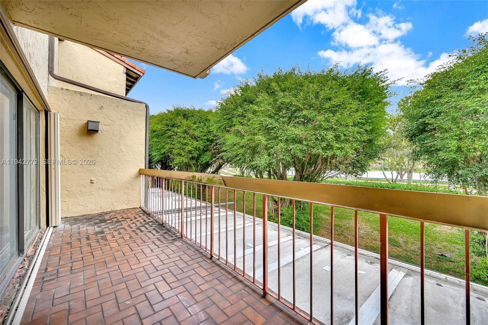 9907 NW 9th St Cir # 20, Miami FL 33172 — 59
