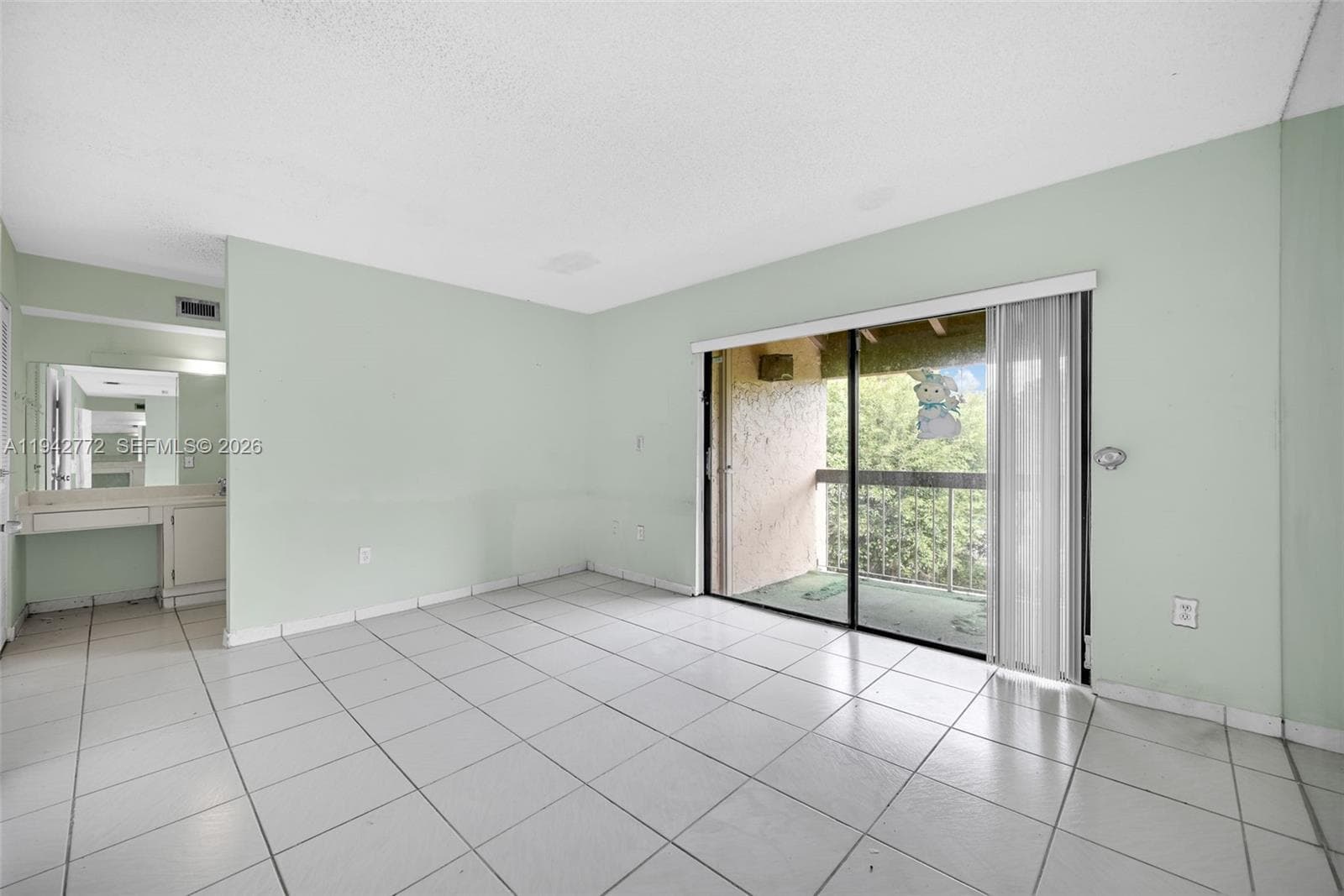 9907 NW 9th St Cir # 20, Miami FL 33172 — 44
